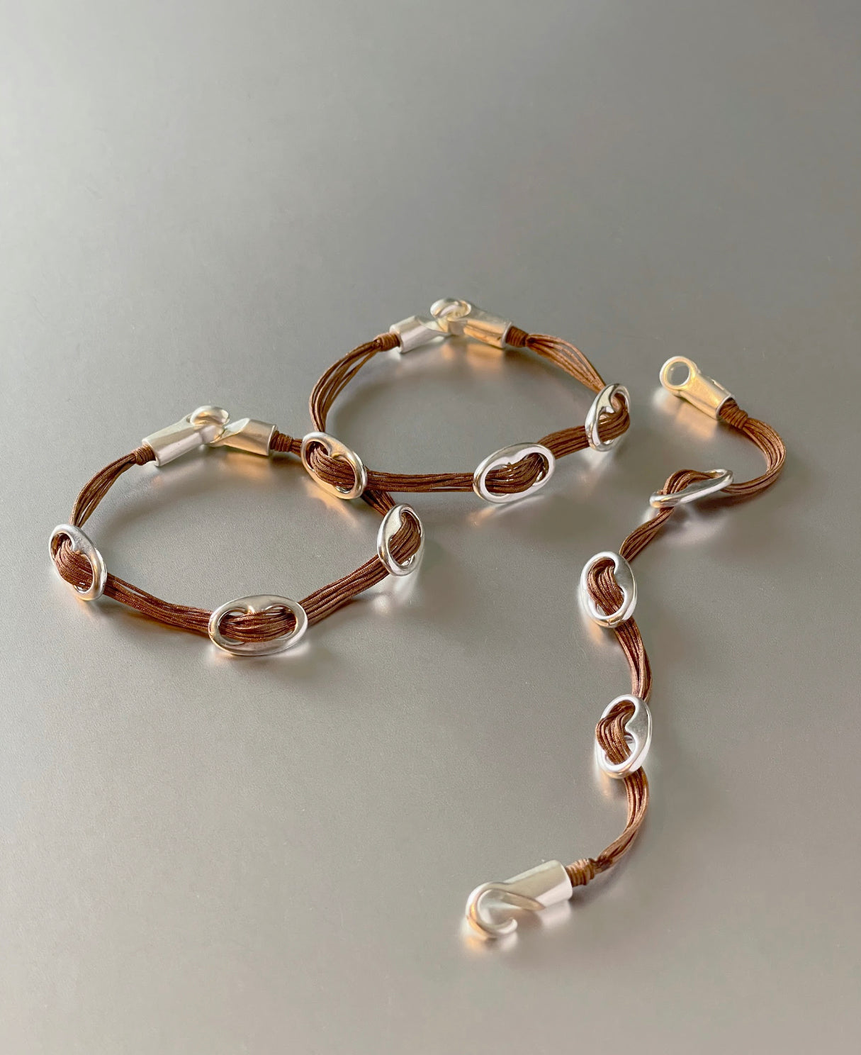 Pulsera Ojillos Plata/Cafe